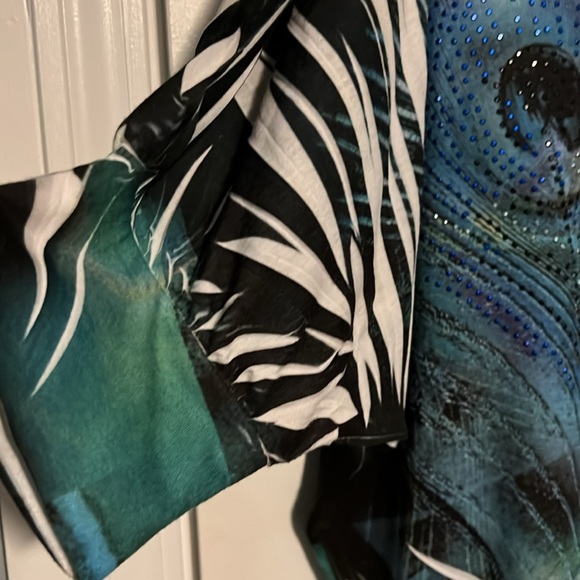 Blue Peacock pattern top - Picture 4 of 6